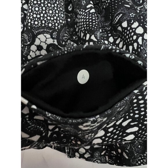 Lululemon Wunder Under Crop III Pretty Lace White Black Sz 4 Moisture Wicking - Picture 11 of 11